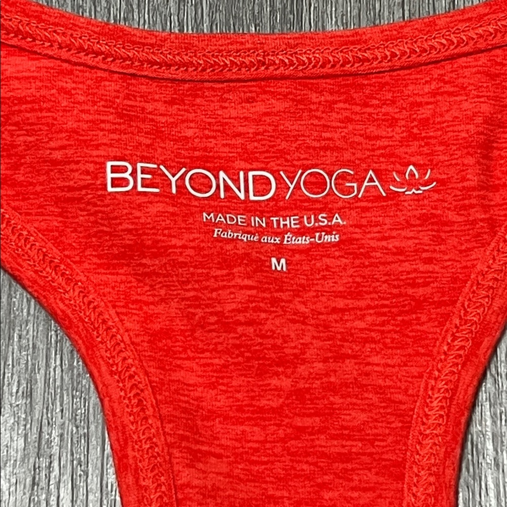 Beyond Yoga woman’s razor back tank top / color RDFLS/ size M NWT - Picture 4 of 12